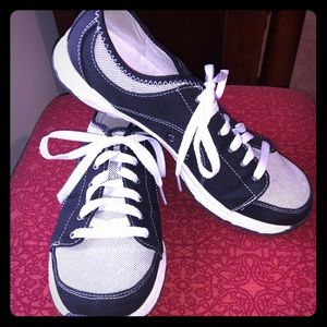 Dr Scholl’s memory foam sneaker